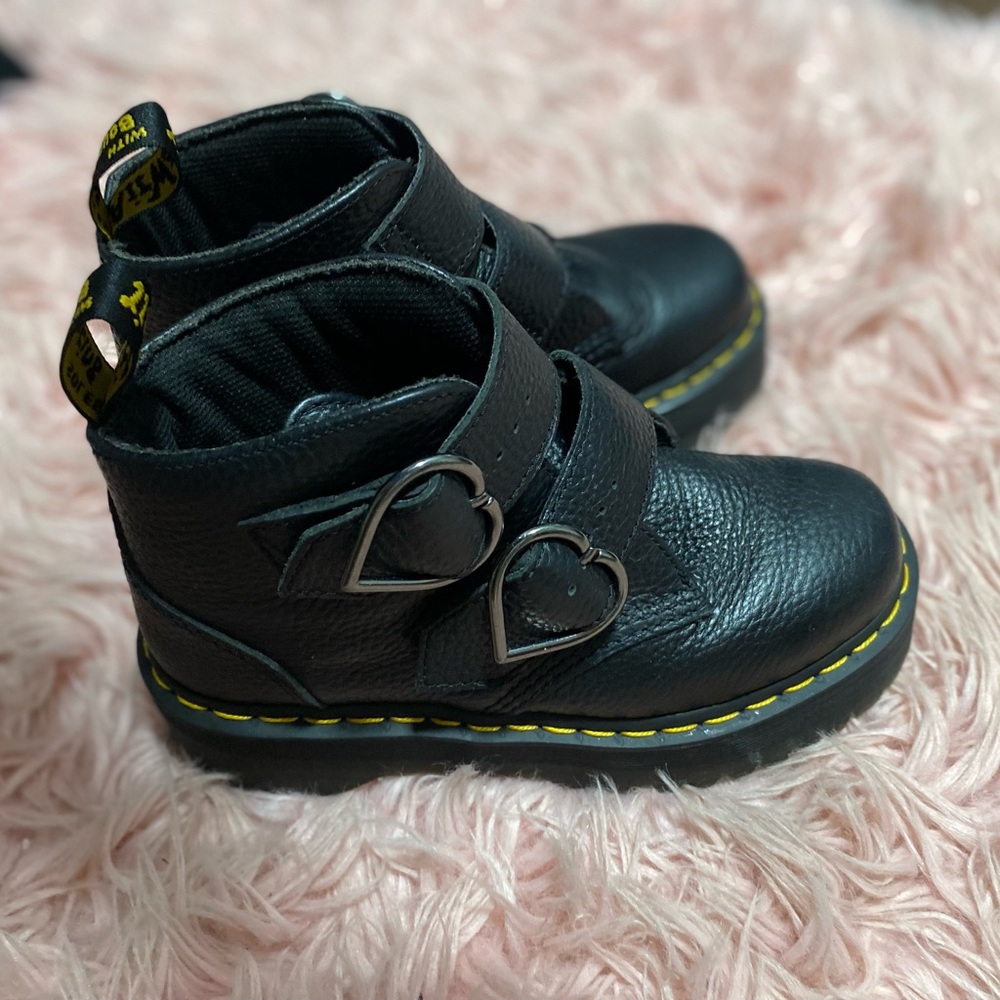 Heart buckle goth emo doc martens almost brand new worn twice gently